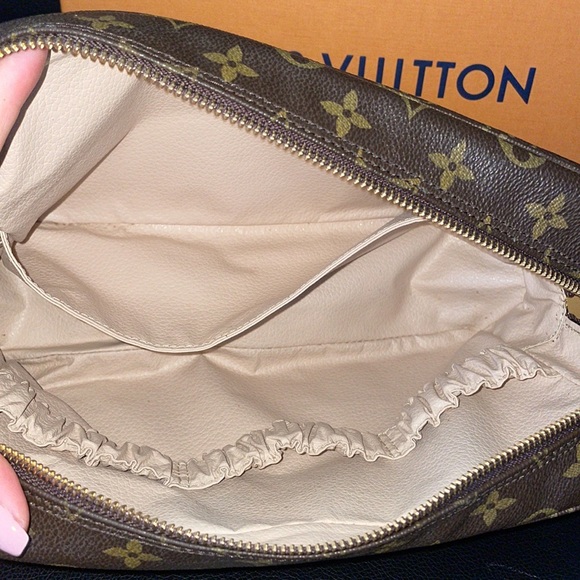 ❌Sold❌Authentic LV Vintage Monogram Toiletry Trousse 28💥 - Picture 10 of 17